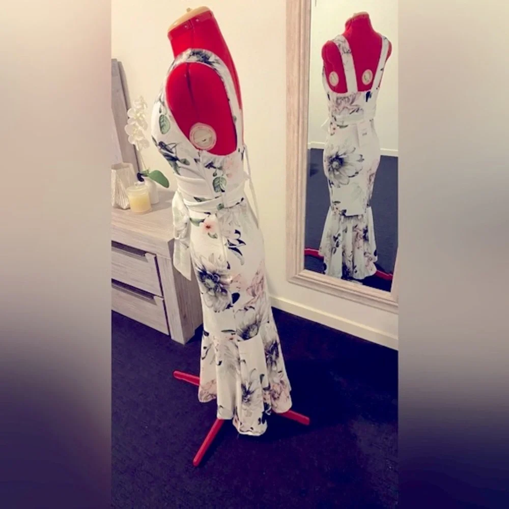 Size 6 NWT WIDE STRAP FLOUNCE FLORAL WHITE DRESS - Picture 5 of 11